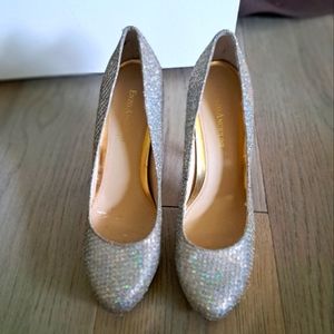 Sparkly platform pumps